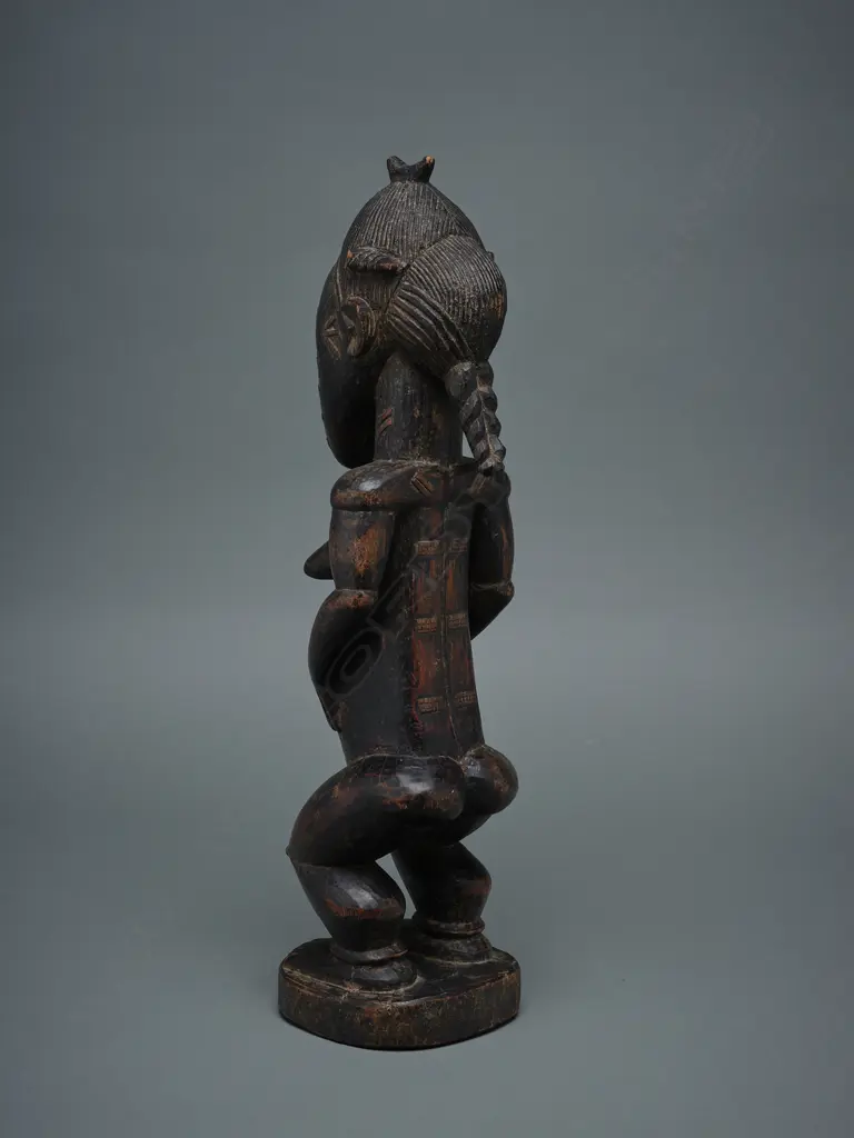 A Baule wooden female figure - Ivory Coast – Africa, Image 1++